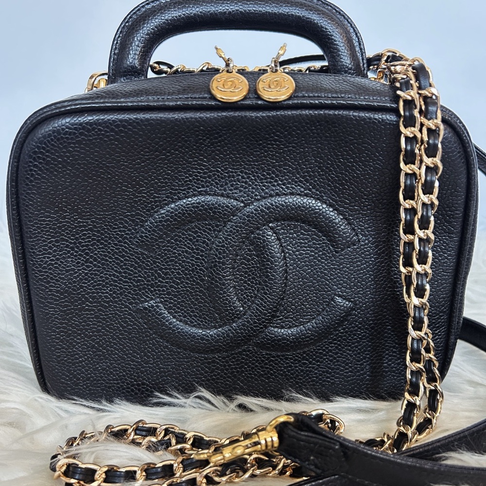 CHANEL Vanity Bag in Black Caviar Leather with Gold Hardware crossbody shoulder